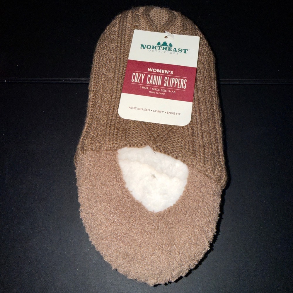 Northeast Outfitters Cozy Cabin Slippers Womens 5-7.5 Taupe NEW Cable Knit Warm